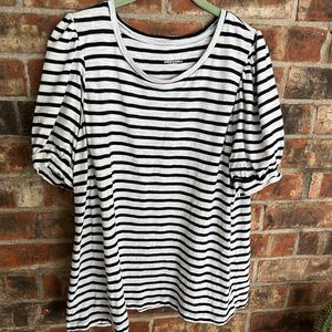 Chico’s puff sleeve tee